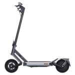 Navee S60 - Trottinette électrique pliable IPX5 - 25 km/h - Autonomie 60 km - Ecran avec affichage numérique - Triple système de freinage - Poids maximal 120 kg – Image 4