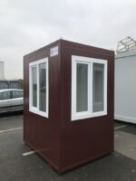 Guerite-professionnelle-1m50-x-1m50-avec-isolation-polyurethane-et-fenetres-securisees