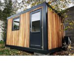 Module-container-amenage-en-bardage-bois-IPE-avec-grande-baie-vitree