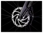 Vélo de route Trek Domane AL 2 rouge équipé du groupe Shimano Claris 8 vitesses, roues 700mm, génération 4-3