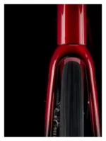 Vélo de route Trek Domane AL 2 rouge équipé du groupe Shimano Claris 8 vitesses, roues 700mm, génération 4-4