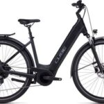 VTC Électrique Cube Touring Hybrid Pro 500 Easy Entry Shimano Deore 11V 500 Wh 700 mm Noir 2023