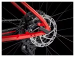 VTT semi-rigide Trek Marlin 6 rouge lave équipé du groupe Shimano Cues 10 vitesses, roues 29 pouces, génération 3-4